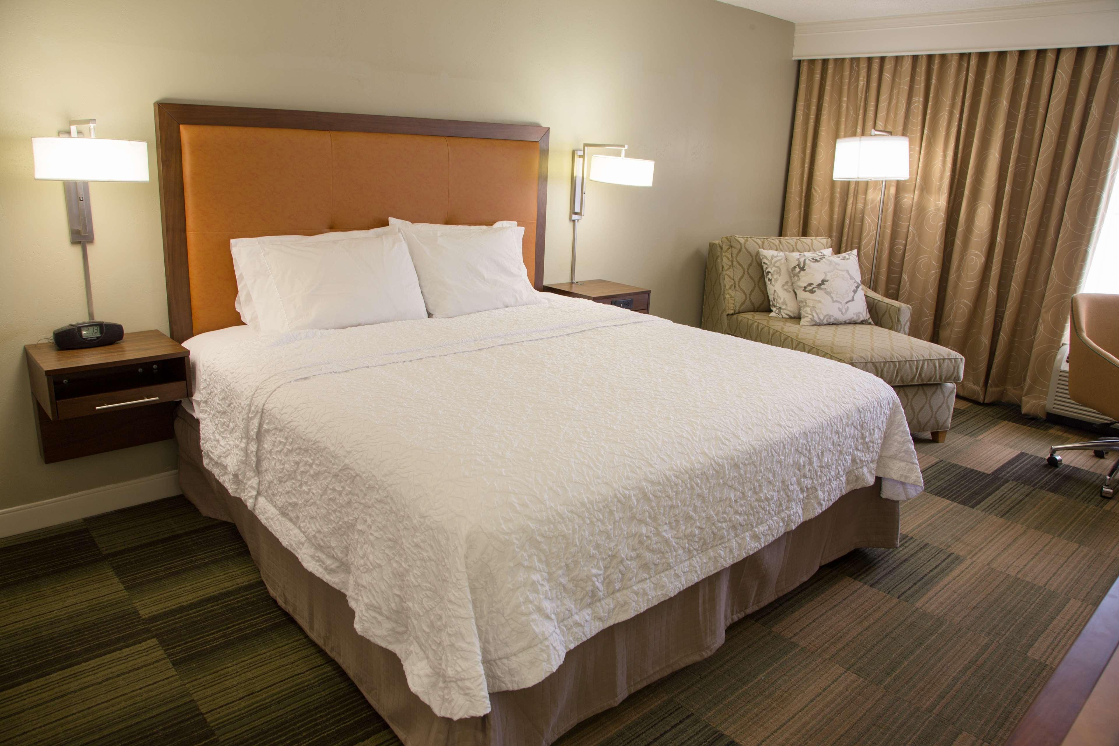 Hampton Inn & Suites Albany-Downtown Екстер'єр фото