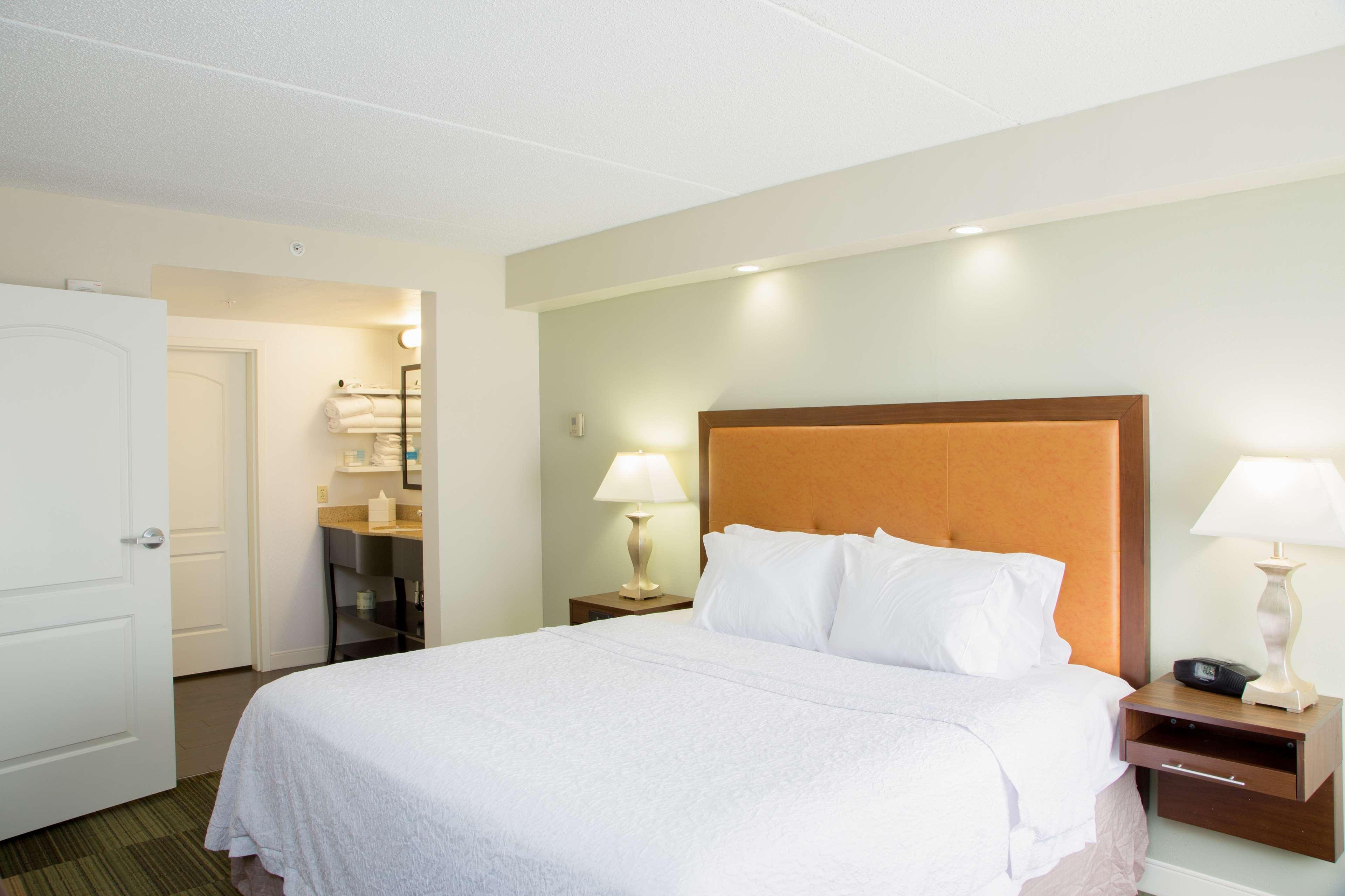 Hampton Inn & Suites Albany-Downtown Екстер'єр фото