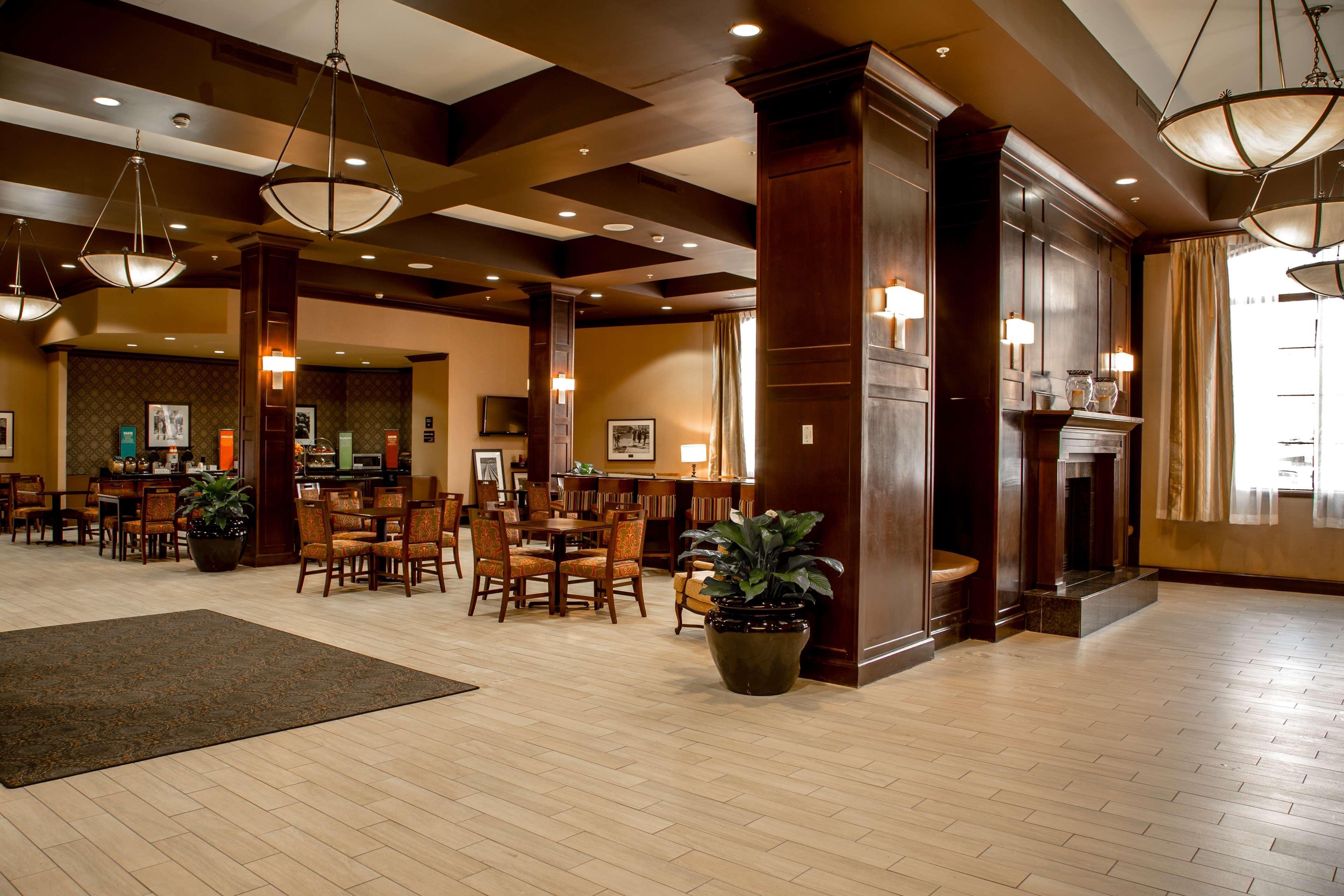Hampton Inn & Suites Albany-Downtown Екстер'єр фото