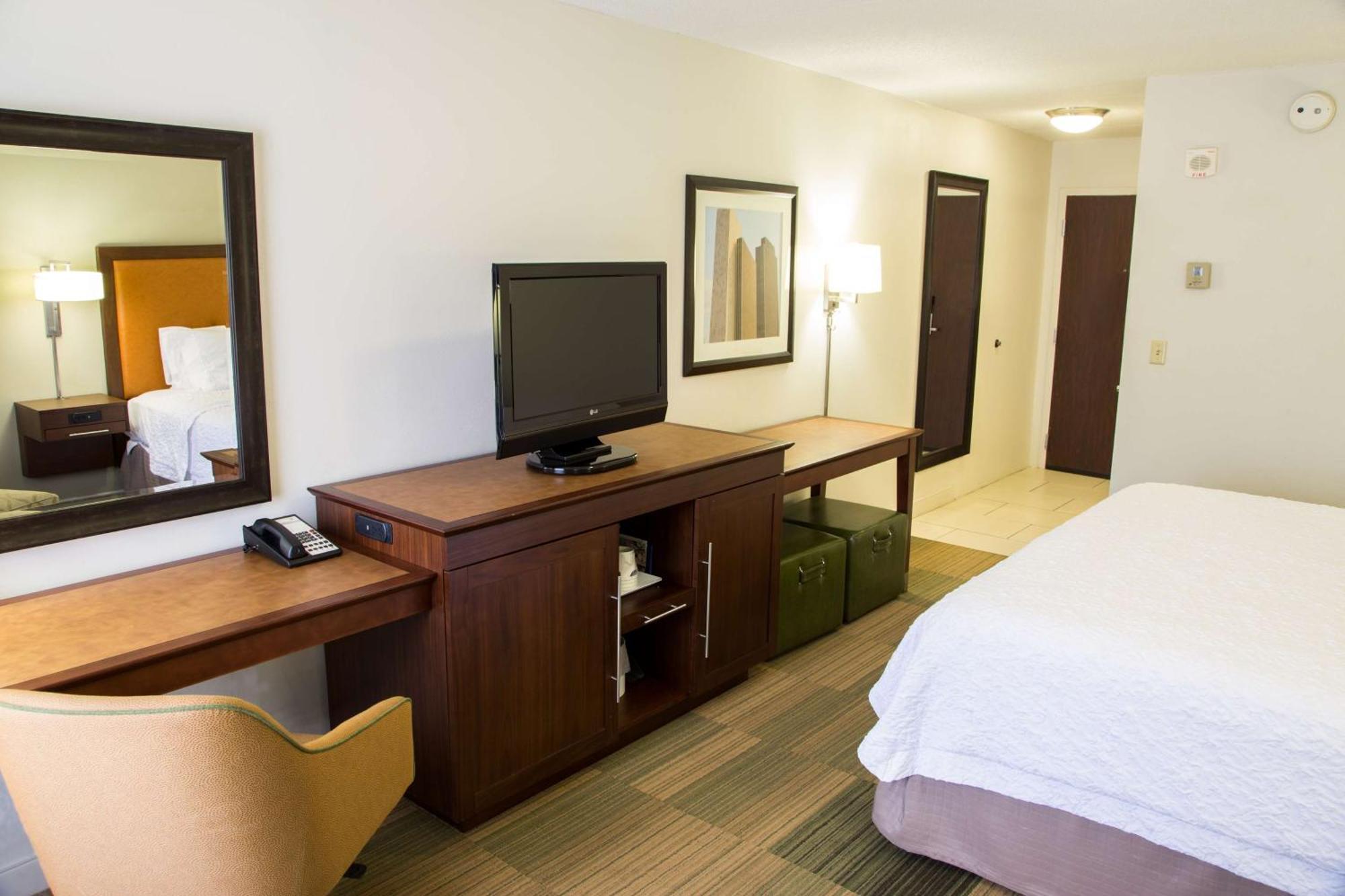 Hampton Inn & Suites Albany-Downtown Екстер'єр фото