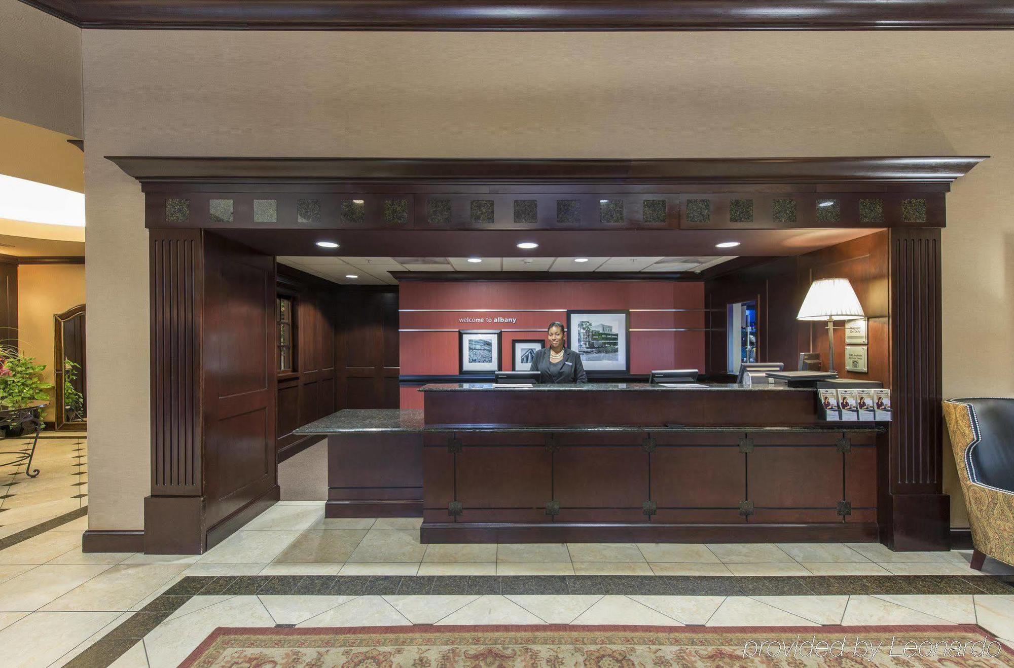 Hampton Inn & Suites Albany-Downtown Екстер'єр фото