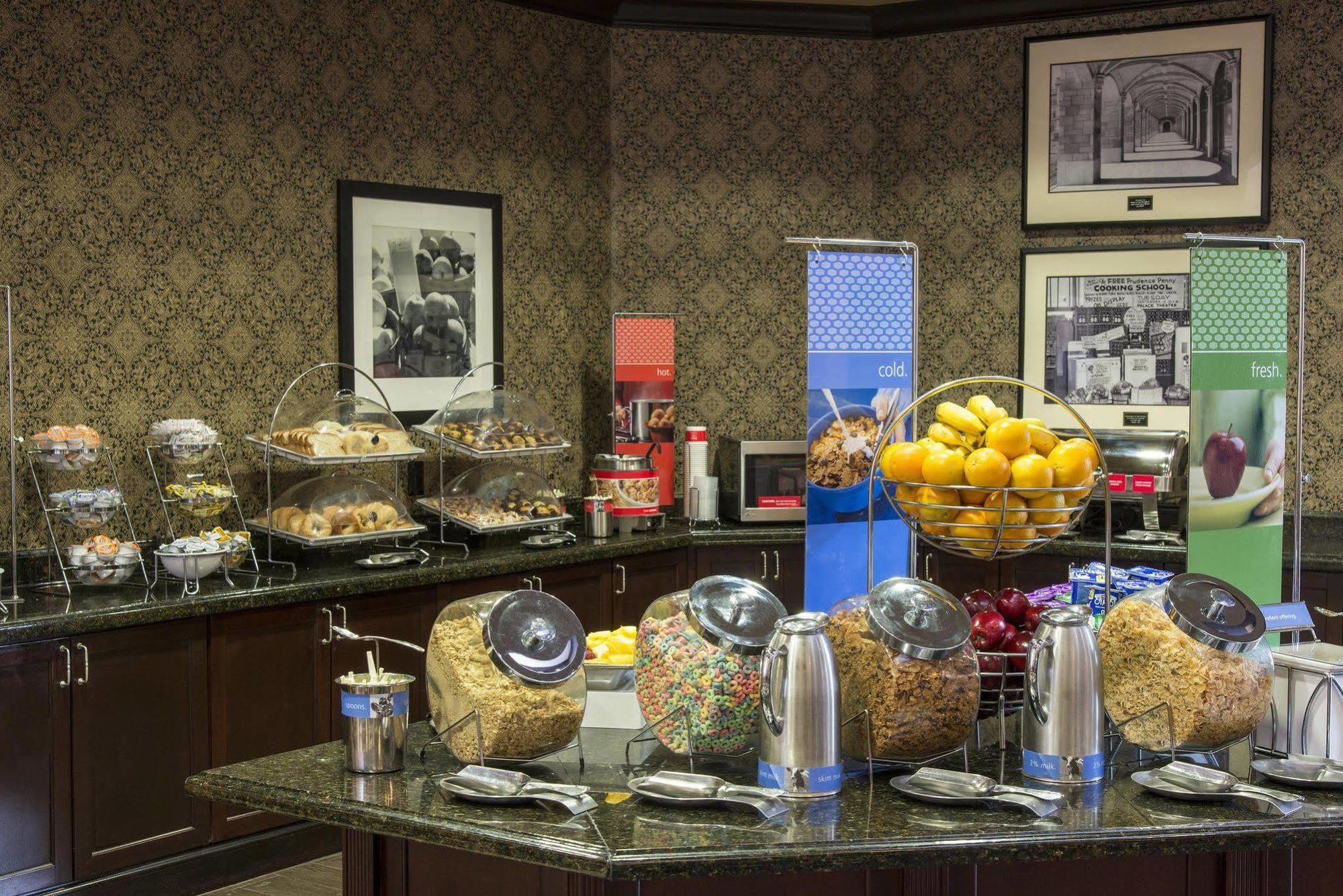 Hampton Inn & Suites Albany-Downtown Екстер'єр фото