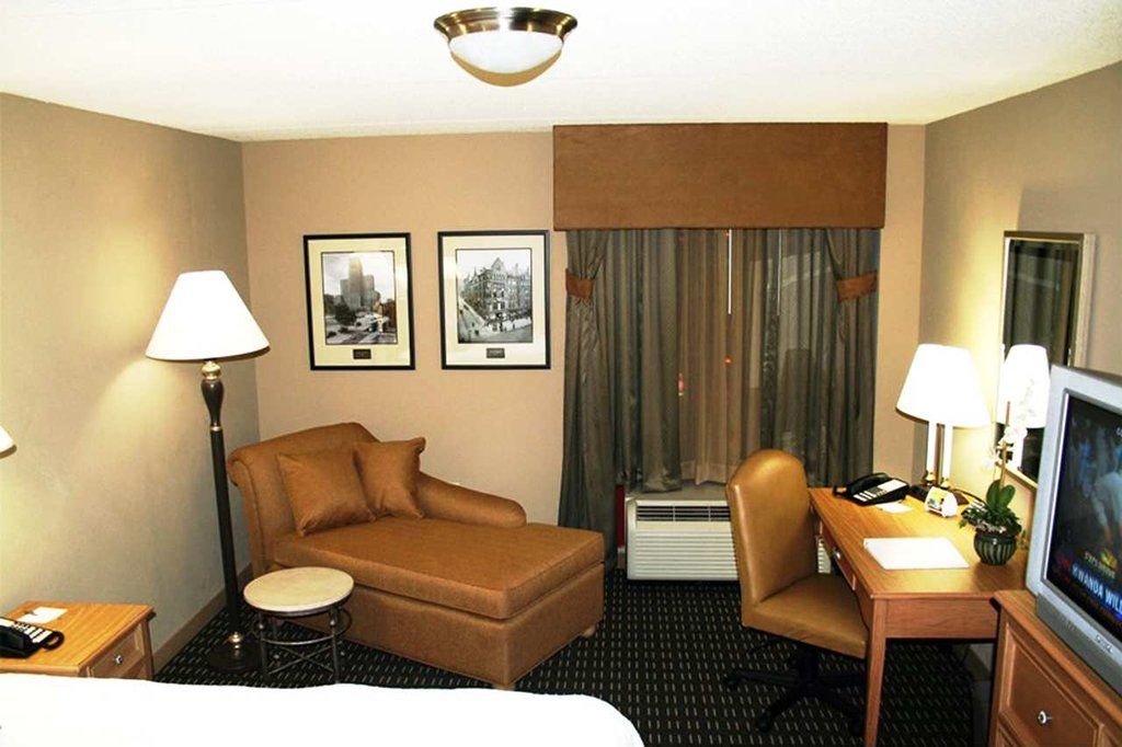 Hampton Inn & Suites Albany-Downtown Екстер'єр фото